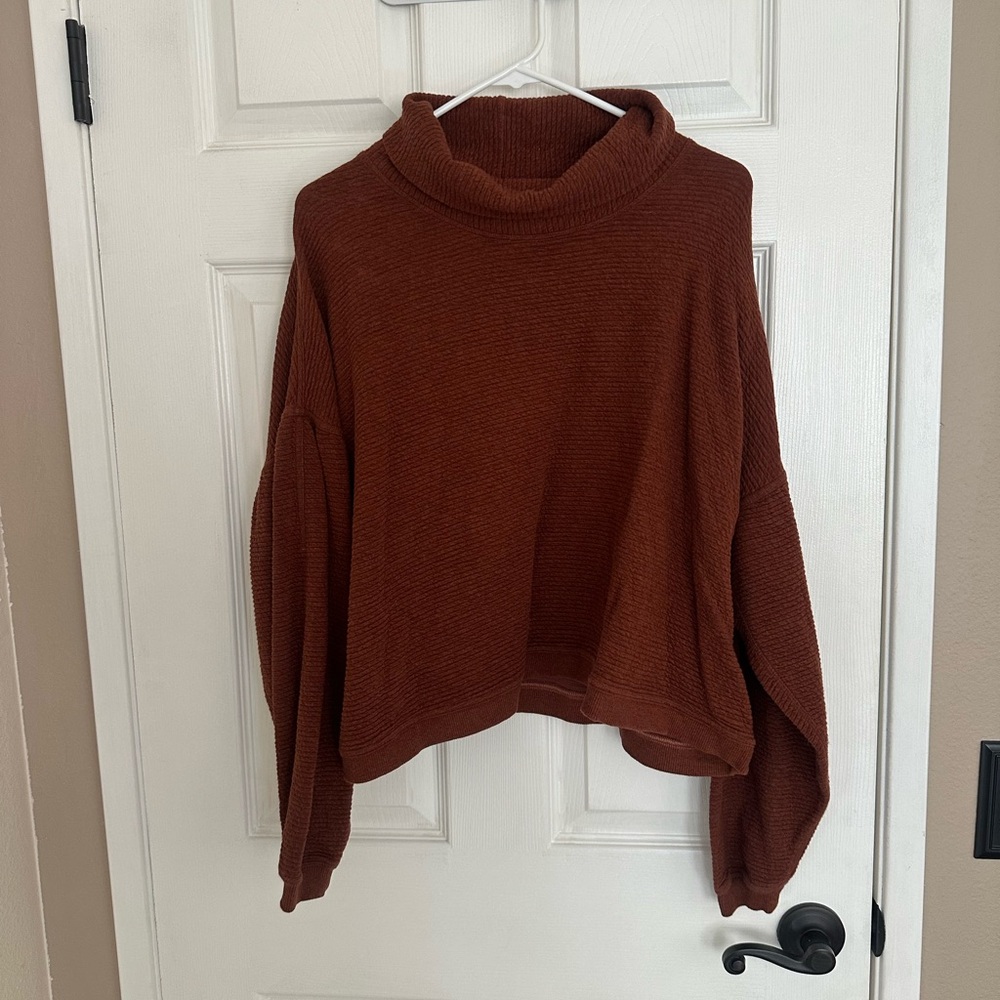 Lululemon terracotta turtleneck top